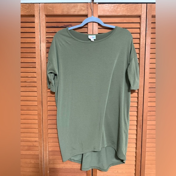 LuLaRoe Tops - LuLaRoe Forest Green Short Sleeve Top - Buy 2 or more get 20 % off bundle!